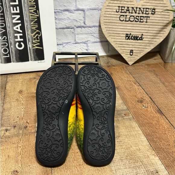 LL Bean Women 7 Slip-ons rainbow comfort slippers - Picture 8 of 8